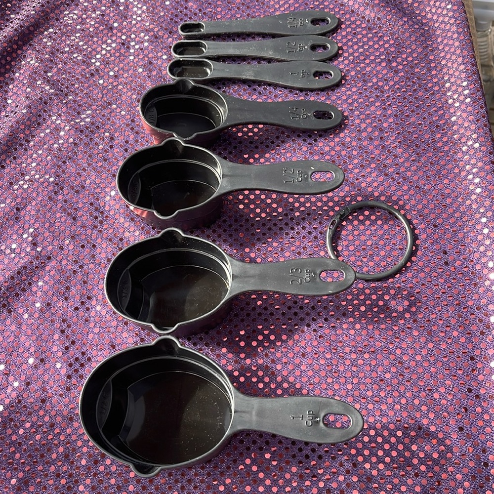 Measuring cups & spoons made in USA total 7 pices
